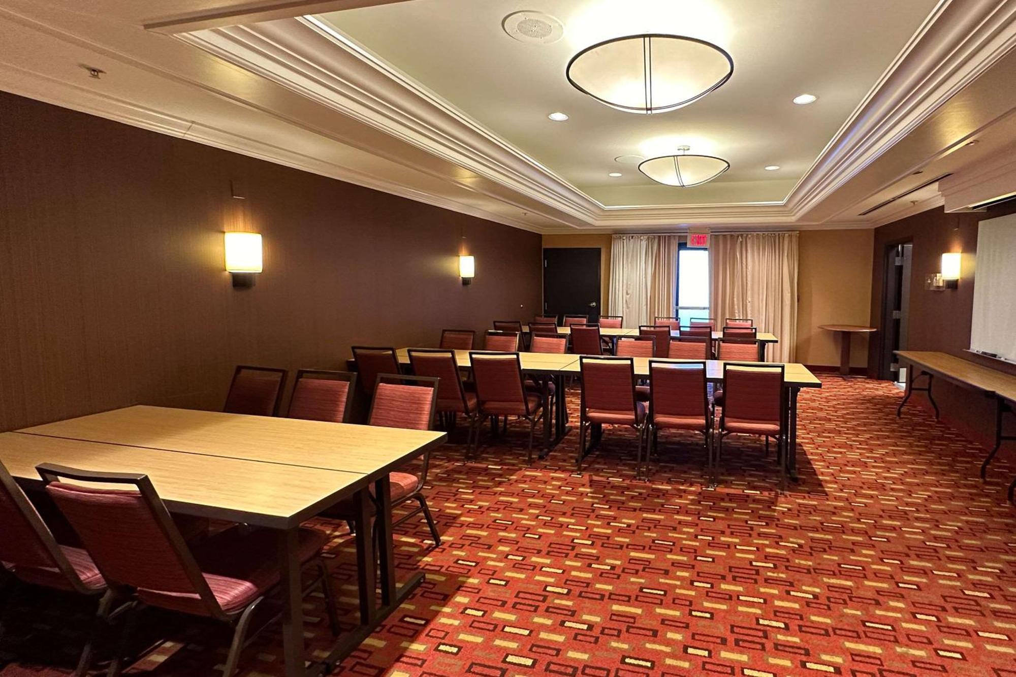 Country Inn & Suites By Radisson, Convention Center Altoona Exterior foto